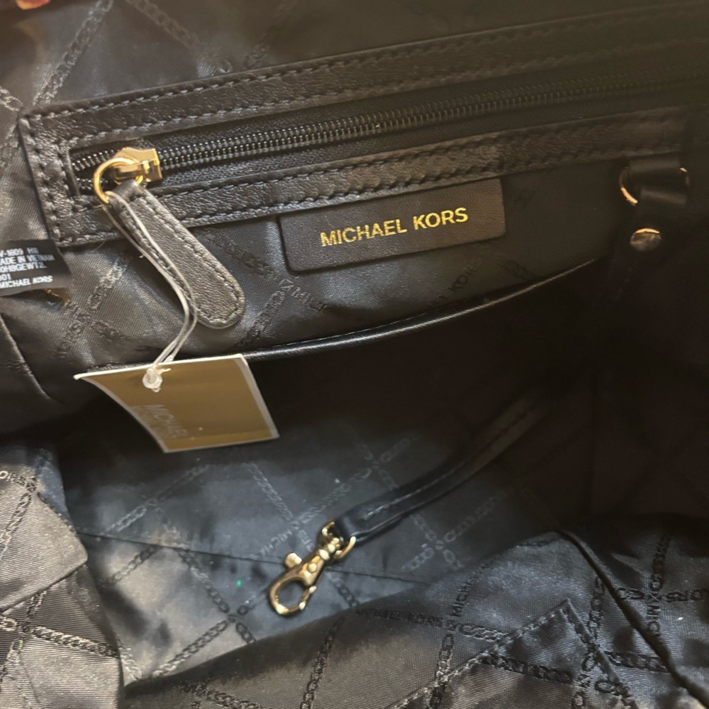 NWT Michael Kors Amelia Tote Black Luxe Leather Medium Top-Zip Crossbody FLAWED - Picture 11 of 16
